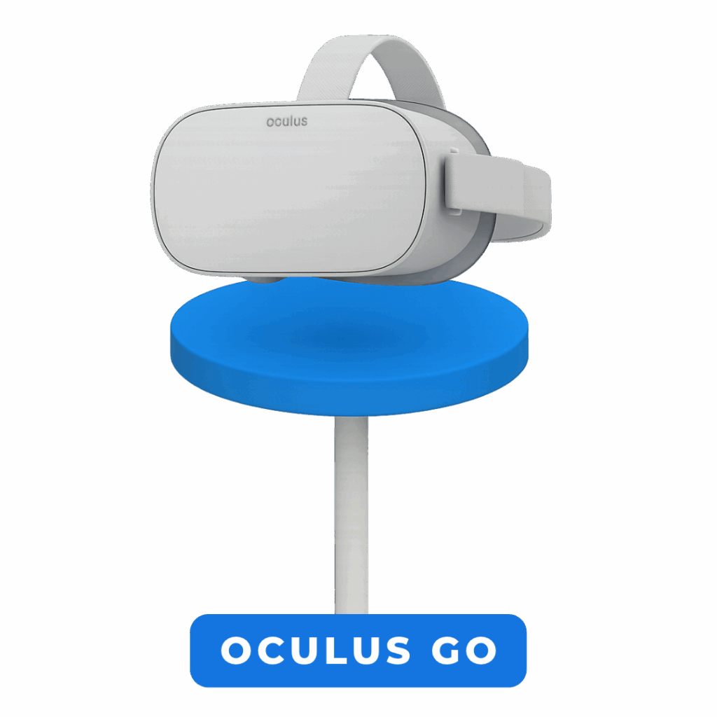Headset Oculus Go branco sobre base azul.