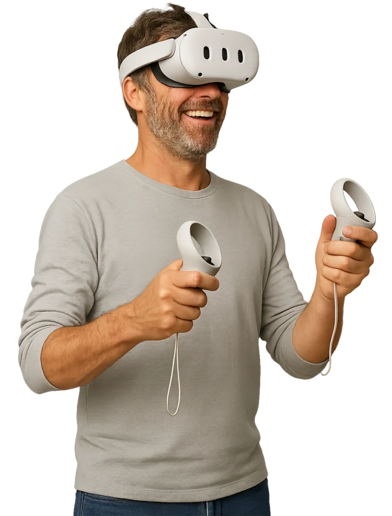 Homem sorrindo usando óculos de Realidade Virtual e controles interativos.
