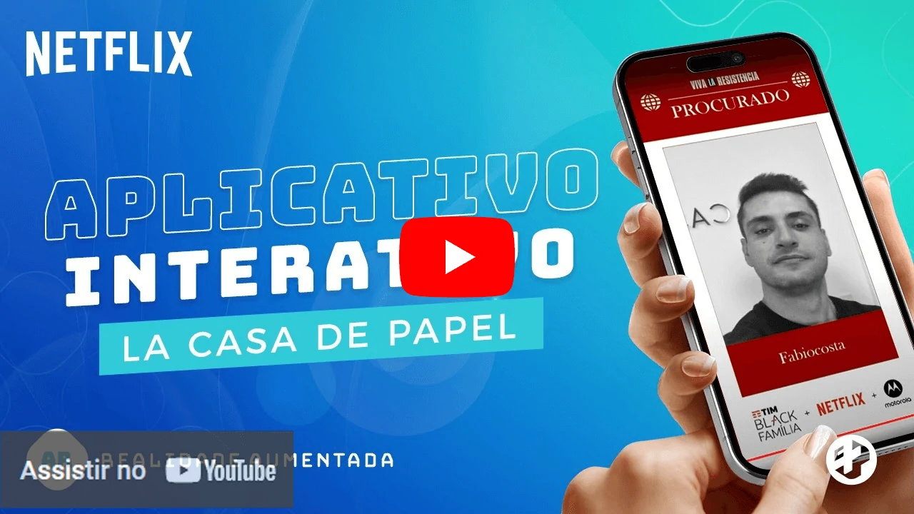 Imagem de aplicativo interativo da série "La Casa de Papel" em realidade aumentada, desenvolvido para a Netflix. Um celular exibe o rosto de um usuário no estilo "procurado".