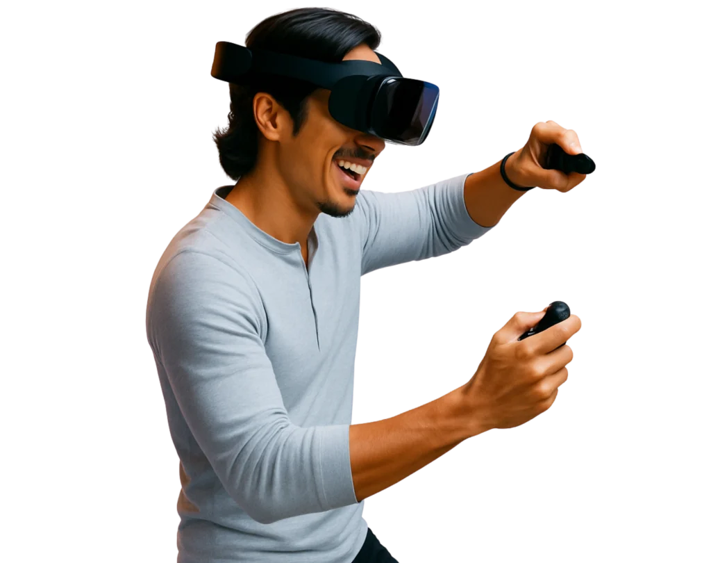 Homem usando óculos de realidade mista com controles interativos em ambiente claro.