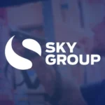 Miniatura do treinamento virtual em realidade virtual (VR) da Sky Group, com logotipo branco em destaque sobre fundo em tons de roxo e azul.