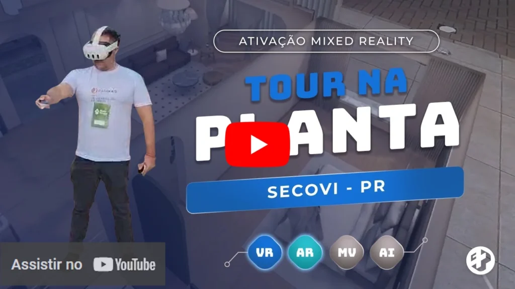 Homem utilizando óculos de realidade virtual em ativação de Mixed Reality durante tour na planta em evento do Secovi PR.