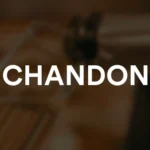 Miniatura de projeto em realidade aumentada da Chandon, com logotipo branco em destaque sobre fundo desfocado em tons amadeirados.