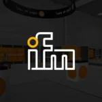 Miniatura de experiência interativa no metaverso da IFM, com logotipo branco centralizado sobre ambiente 3D virtual.