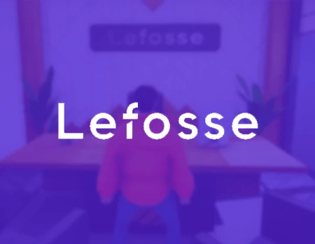 Miniatura do projeto de metaverso da Lefosse, com logotipo branco em destaque sobre fundo roxo com cenário digital.