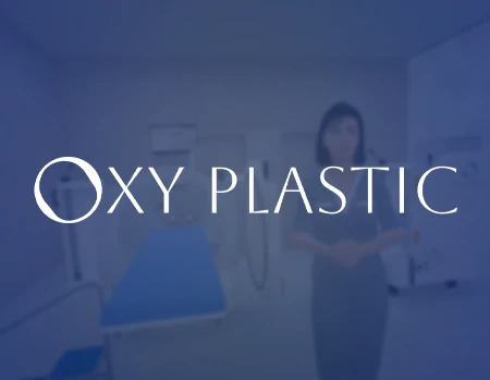 Miniatura do game em realidade virtual desenvolvido para a OxyPlastic, com logotipo branco centralizado sobre fundo azul.