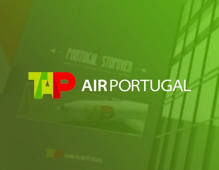 Miniatura do game em realidade virtual desenvolvido para a TAP Air Portugal, com logotipo colorido centralizado sobre fundo verde.