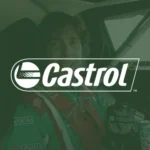 Miniatura do vídeo 360° da Castrol com o piloto Cacá Bueno, logotipo em destaque e cena interna de carro de corrida.