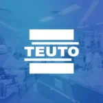 Miniatura do vídeo 360° da Teuto, com logotipo branco centralizado em fundo azul e ambiente laboratorial ao fundo.