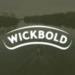 Miniatura do vídeo 360° da Wickbold, com logotipo branco centralizado sobre fundo em tom esverdeado mostrando cenário natural.