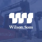 Miniatura do vídeo 360° da Wilson Sons, com logotipo branco centralizado sobre fundo azul com guindastes e contêineres portuários.